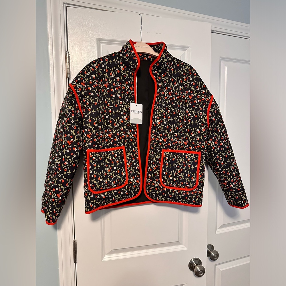 SCUSTY Cropped Floral Quilted Puffer Jacket (Size M)